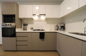 Apartment, 2 Bedrooms (506) | Private kitchen | Fridge, microwave, oven, coffee/tea maker - La Mar Miraflores by Wynwood House (Lima)