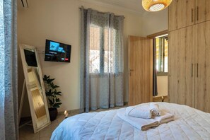 2 bedrooms, iron/ironing board, WiFi, bed sheets