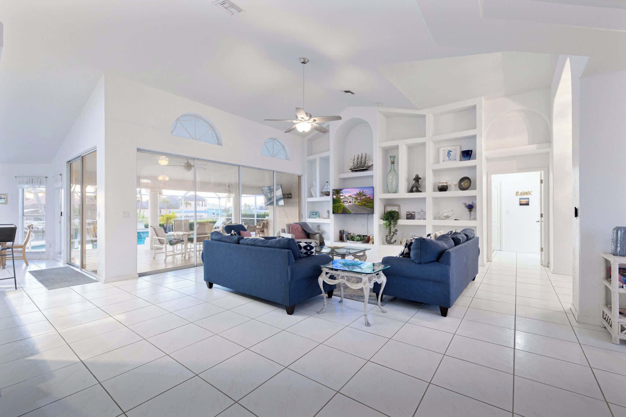 Televisor, llibres i oficines 