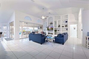 TV, livros, escritórios