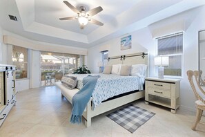 3 habitaciones, escritorio y tabla de planchar con plancha 