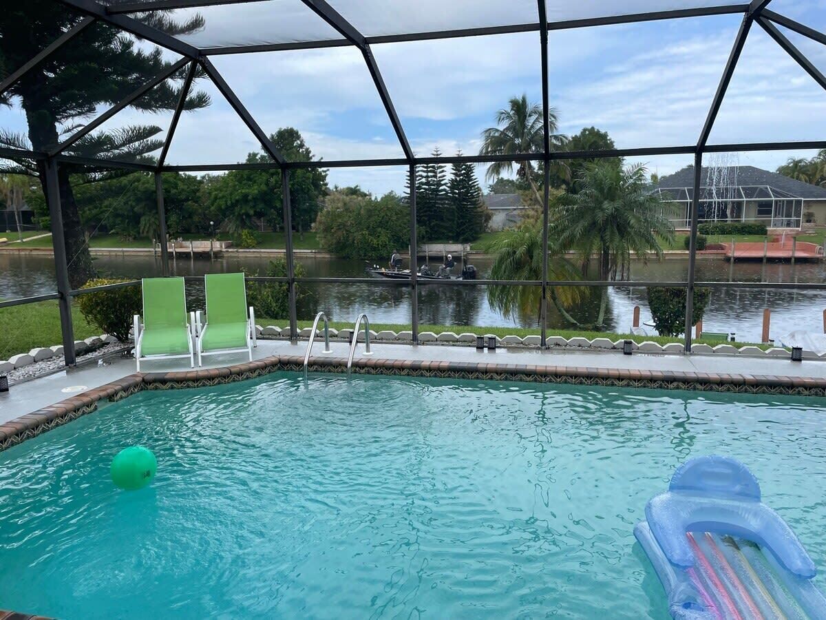 Alberca al aire libre y alberca climatizada