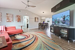 Televisor, llibres i oficines 