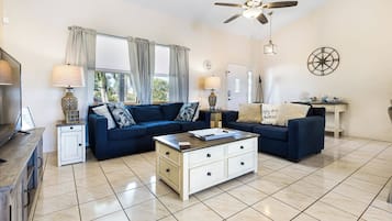 Televisie, boeken en een kantoor