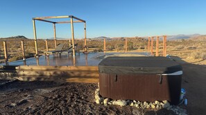 Outdoor spa tub - Cosmic Meadows - A Class of its Own. Spa Retreat. (Landers)