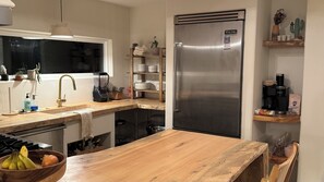 Réfrigérateur, four, plaque de cuisson, lave-vaisselle