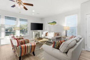 Smart TV - Spacious 4BR w/ Pool Access|Walk to Beach|Fire Pit (Port St. Joe)