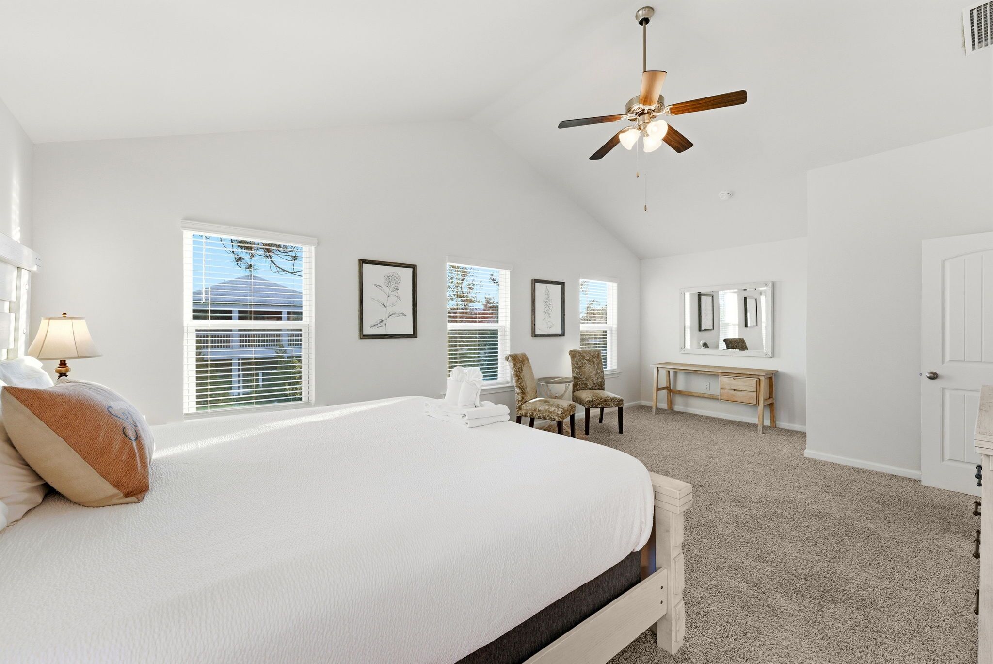 4 bedrooms, desk, iron/ironing board, free WiFi