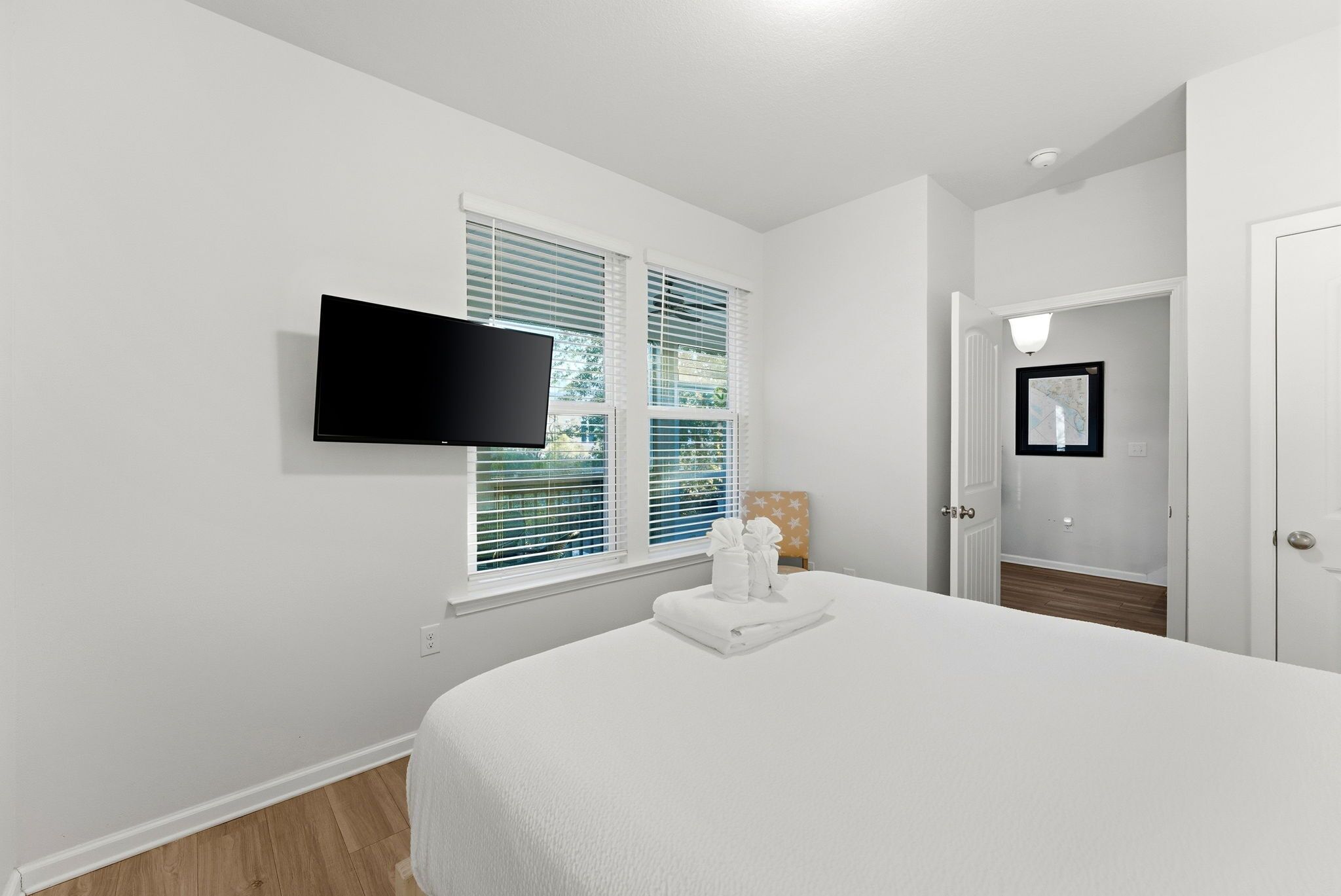 4 bedrooms, iron/ironing board, free WiFi, bed sheets