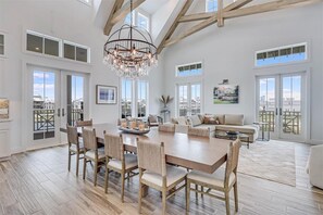 Casa (Multiple Bedrooms) | Interior