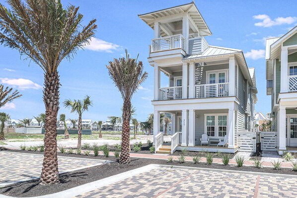 House (4 Bedrooms) | Front of property