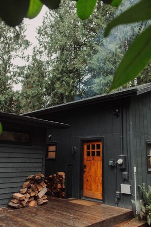 Exterior detail - Canyon Creek Cabins: #3 (Granite Falls)