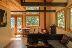 Interior - Canyon Creek Cabins: #3 (Granite Falls)