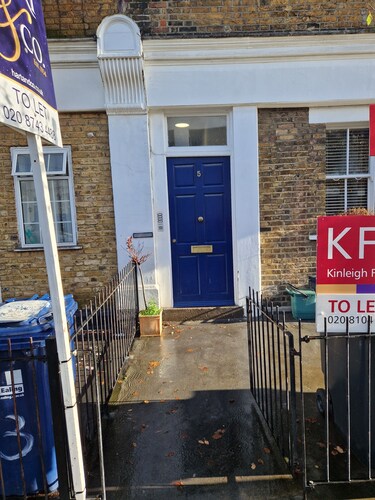 A studio overbooking the city 