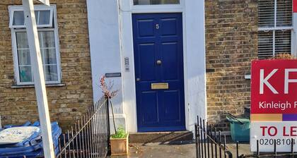A studio overbooking the city