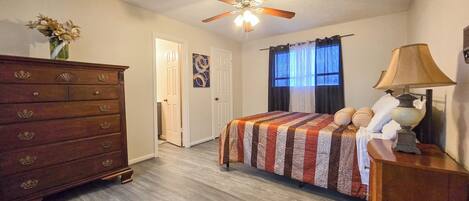 1 chambre, bureau, lit parapluie, Wi-Fi gratuit