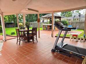 Outdoor dining - Cozy French Getaway! With full kitchen, workspace, treadmill and grill.

 (Spring)