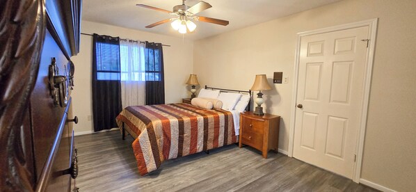 1 Schlafzimmer, Schreibtisch, Reisekinderbett, kostenloses WLAN