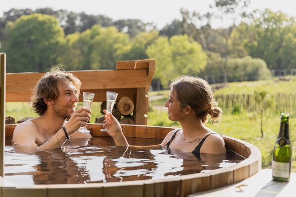 Bain à remous extérieur