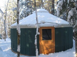 Exterior - "Mt. Brook Yurt" Off Grid Mountain Yurt (Denmark)