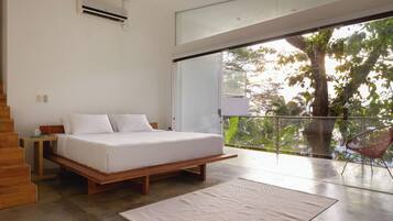 2 bedrooms, in-room safe, desk, iron/ironing board