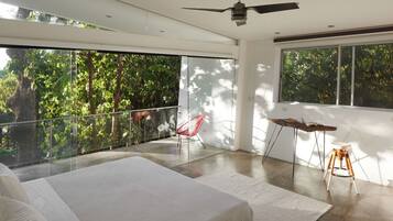 2 bedrooms, in-room safe, desk, iron/ironing board