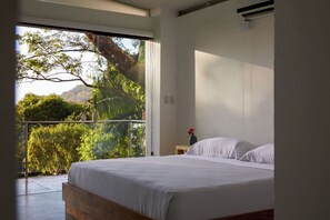 2 間睡房、房內夾萬、書桌、熨斗/熨衫板