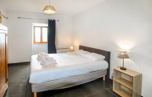 2 chambres, fer et planche à repasser, lit parapluie, Wi-Fi gratuit