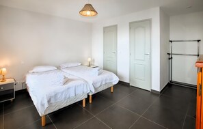 2 bedrooms, iron/ironing board, travel cot, free WiFi - Lovely home in Privas with sauna (Privas)