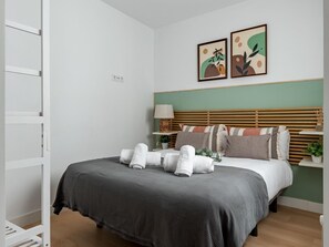 1 bedroom, iron/ironing board, internet, bed sheets - Sol Studio IV – In the City Center (Madrid)