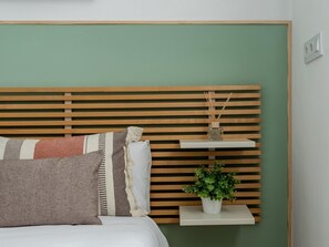 1 bedroom, iron/ironing board, internet, bed sheets - Sol Studio IV – In the City Center (Madrid)