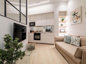 TV - Charming La Almudena - Apartment in La Latina (Madrid)