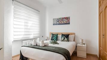 1 slaapkamer, een strijkplank/strijkijzer, internet, beddengoed