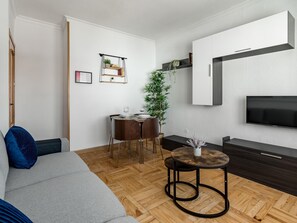 TV - Fuencarral Center - Apartment in downtown Madrid (Madrid)