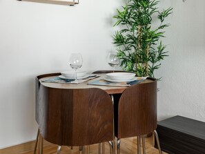 Dining - Fuencarral Center - Apartment in downtown Madrid (Madrid)