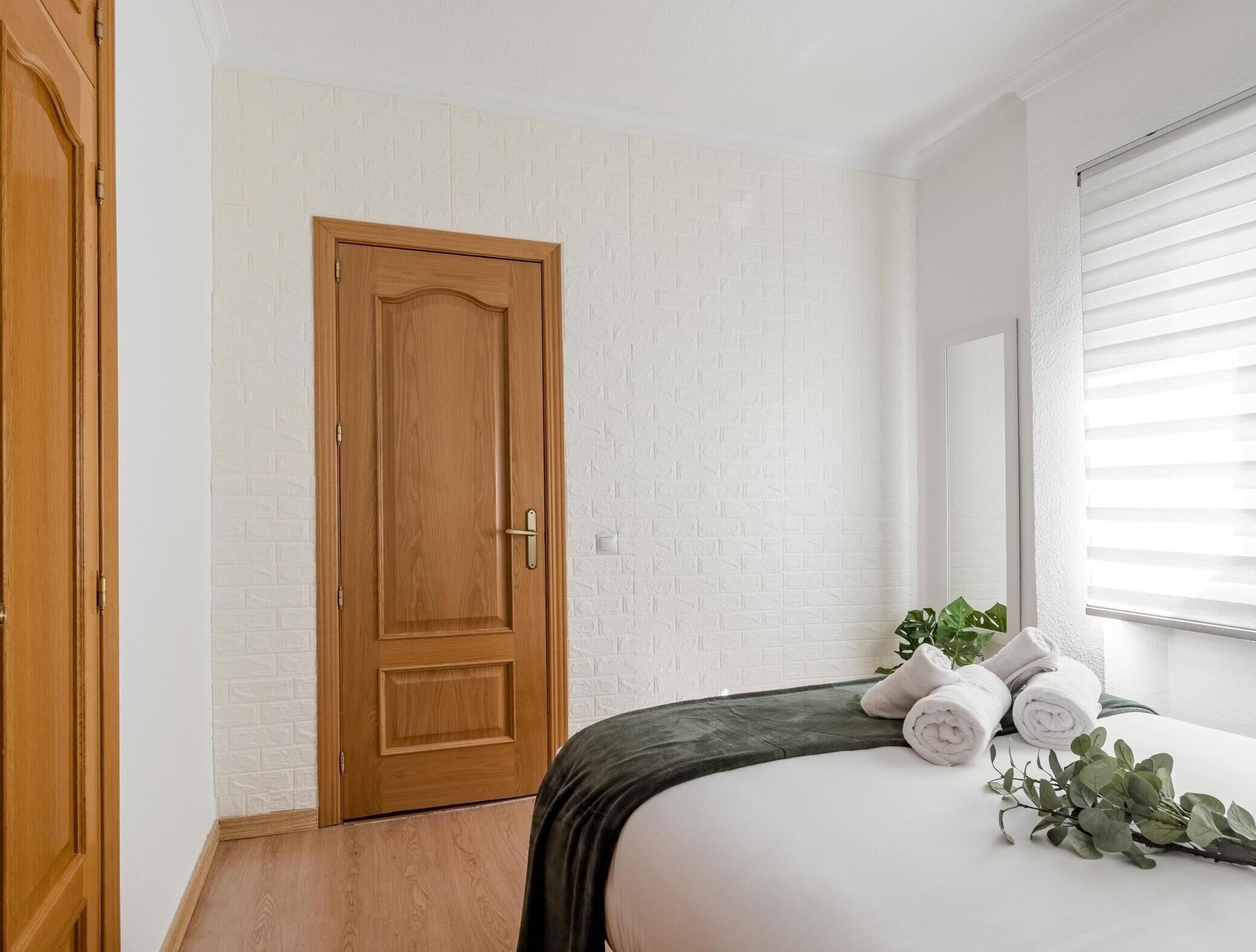 1 dormitorio, tabla de planchar con plancha, Internet y ropa de cama