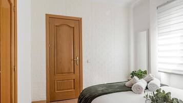 1 slaapkamer, een strijkplank/strijkijzer, internet, beddengoed