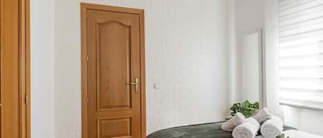 1 chambre, fer et planche à repasser, accès Internet, draps fournis