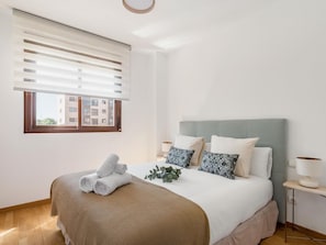 2 chambres, fer et planche à repasser, accès Internet, draps fournis