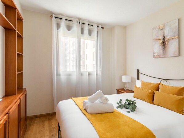 1 habitación, tabla de planchar con plancha, wifi y ropa de cama 