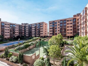 Sports court - Charming Airport V - Design apartment next to the airport (Madrid)