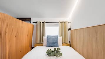 Iron/ironing board, internet, bed sheets