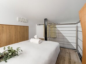 3 slaapkamers, een strijkplank/strijkijzer, internet, beddengoed