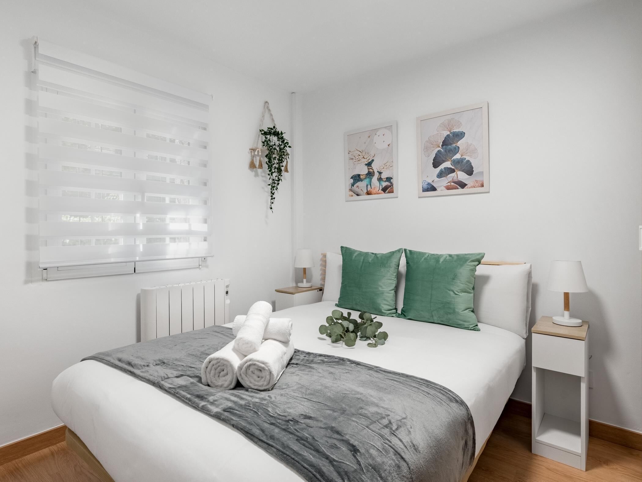 2 slaapkamers, een strijkplank/strijkijzer, internet, beddengoed