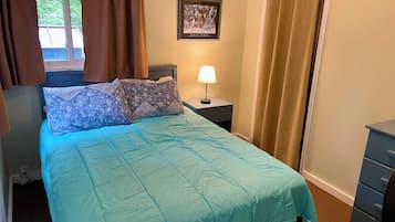 3 bedrooms, desk, iron/ironing board, free WiFi