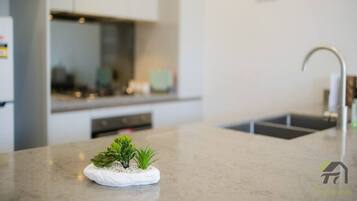 Fridge, microwave, stovetop, dishwasher