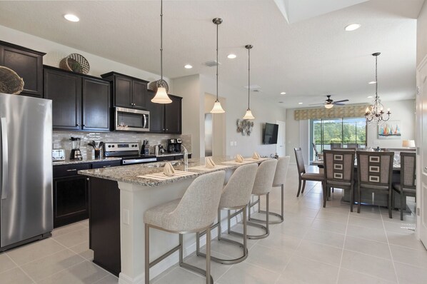 Fridge, microwave, oven, stovetop - 7 Themed BD 5.5BA Pool Villa (Kissimmee)