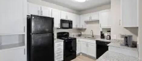 Refrigerador, microondas, horno, tostadora