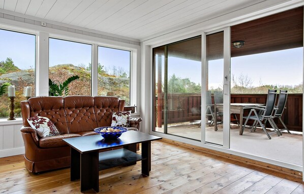 Fireplace - Beautiful home in Lysekil with sauna (Lysekil)