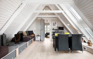 TV, fireplace - 3 bedroom stunning home in Vestervig (Vestervig)